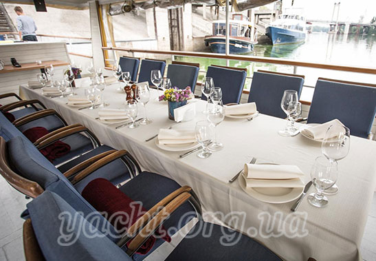 Катер "Мудрый"