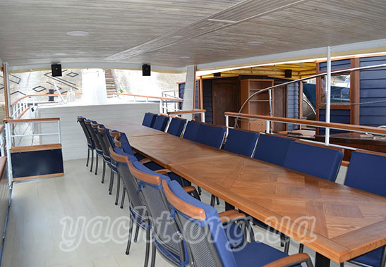 Катер "Мудрый"